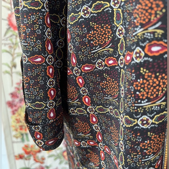 Women’s size PL/G jersey tunic. 3/4 sleeves good condition. Black, red, gold - Picture 3 of 5